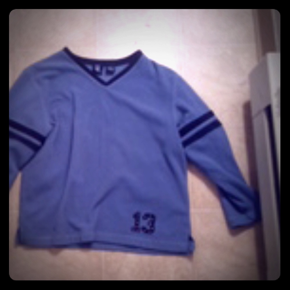 A long sleeve shirt/sweater